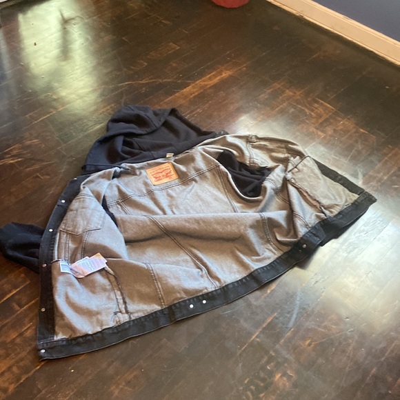 Levi’s jean jacket - Picture 3 of 3